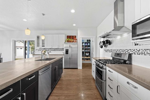 19631 E BUCKEYE Ave, Otis Orchards, WA 99027