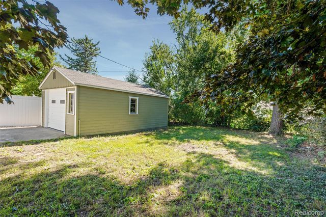 1427 Pearson Street, Fenton, MI 48220