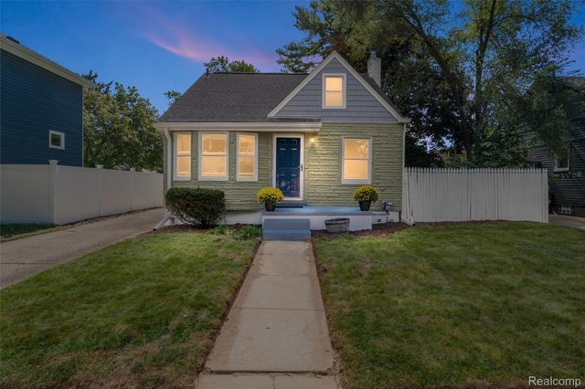 1427 Pearson Street, Fenton, MI 48220