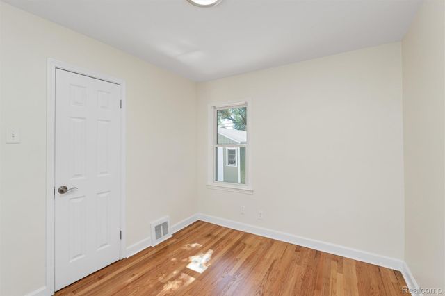 1427 Pearson Street, Fenton, MI 48220