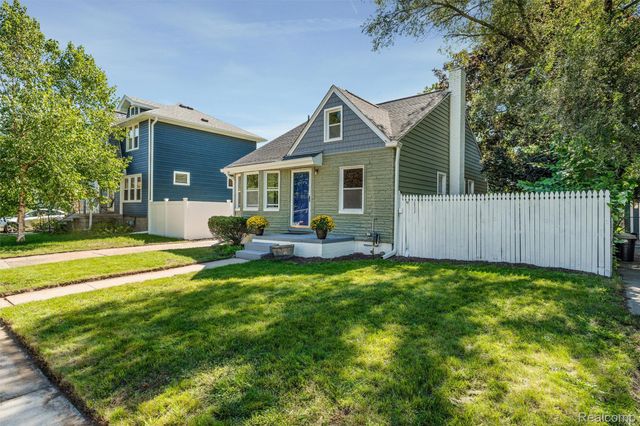 1427 Pearson Street, Fenton, MI 48220