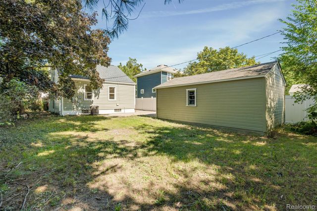 1427 Pearson Street, Fenton, MI 48220