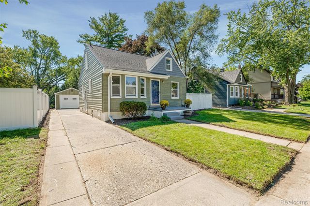 1427 Pearson Street, Fenton, MI 48220