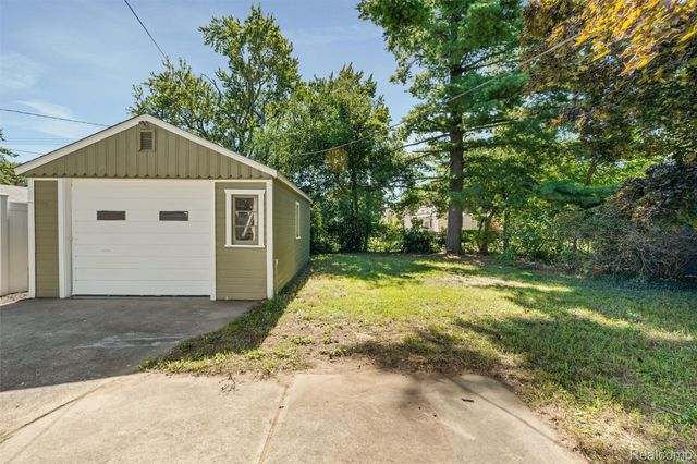 1427 Pearson Street, Fenton, MI 48220