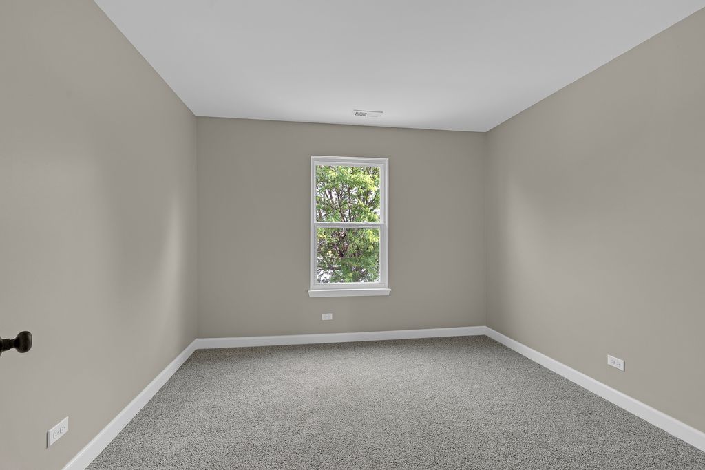 Image 20 of property listing at 291 Wedgewood Circle, Lake In The Hills, IL 60156
