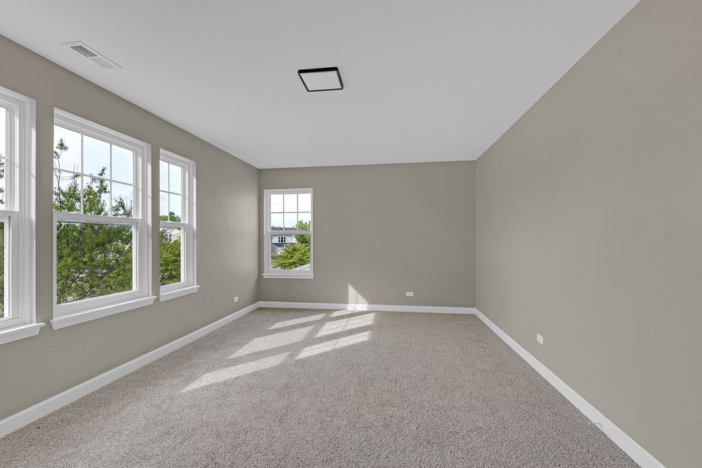 Image 22 of property listing at 291 Wedgewood Circle, Lake In The Hills, IL 60156