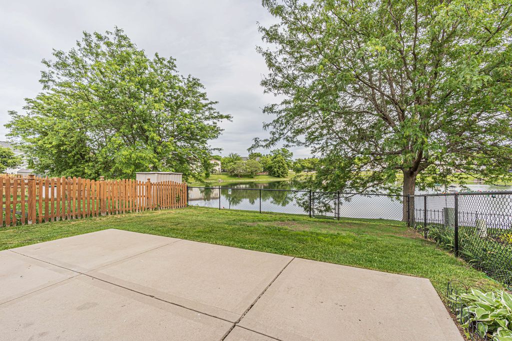 Image 27 of property listing at 291 Wedgewood Circle, Lake In The Hills, IL 60156