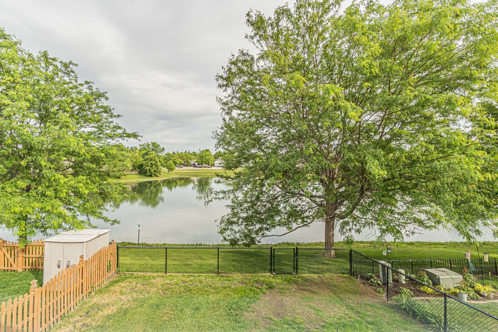 Image 28 of property listing at 291 Wedgewood Circle, Lake In The Hills, IL 60156