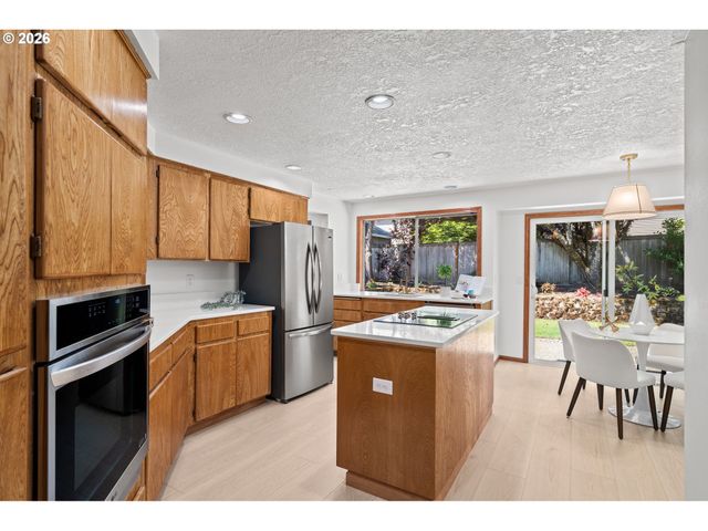 2233 Nw 159TH Pl, Beaverton, OR 97006