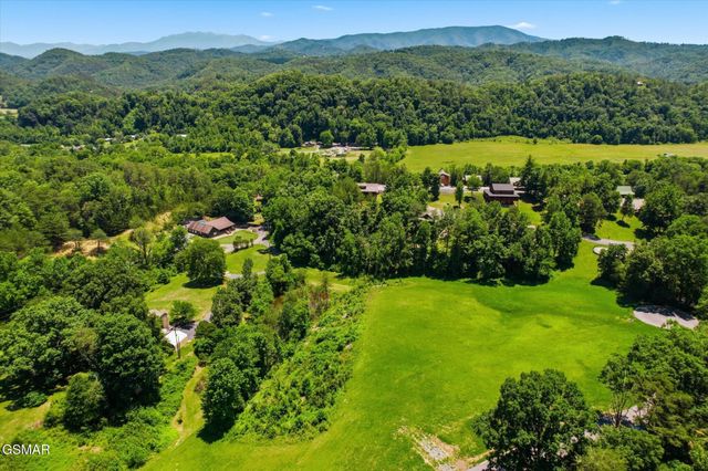 1 Max Ridge Lane, Sevierville, TN 37862