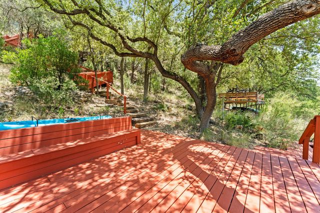 1017 Coventry RD, Spicewood, TX 78669