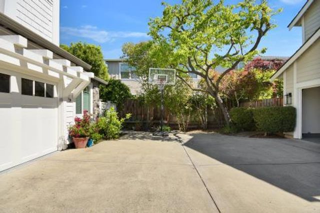 624 Partridge, Menlo Park, CA 94025