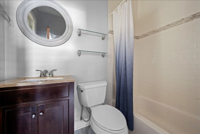 913 Green Bay Road 2N, Winnetka, IL 60093