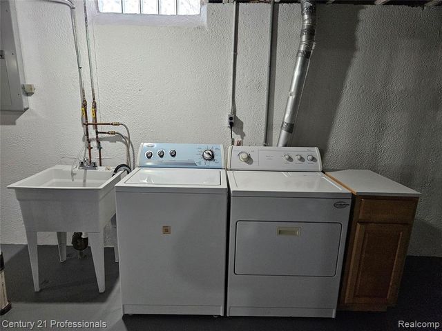 22023 W Brandon Street, Farmington Hills, MI 48336