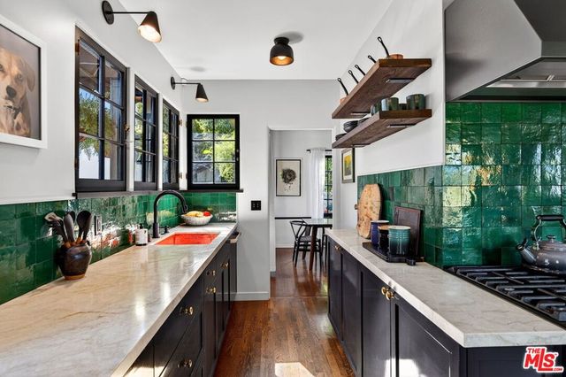 2368 Lake View Avenue, Los Angeles, CA 90039