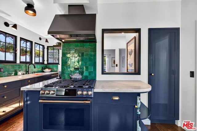 2368 Lake View Avenue, Los Angeles, CA 90039