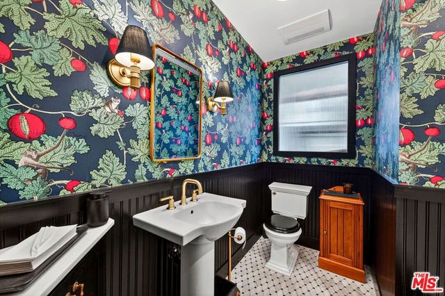 2368 Lake View Avenue, Los Angeles, CA 90039