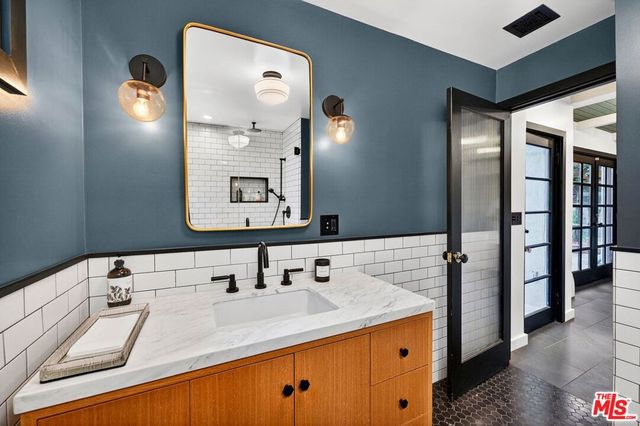 2368 Lake View Avenue, Los Angeles, CA 90039