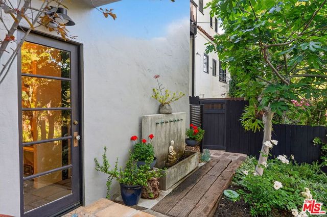 2368 Lake View Avenue, Los Angeles, CA 90039