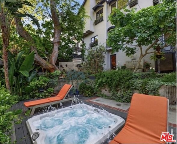 2368 Lake View Avenue, Los Angeles, CA 90039