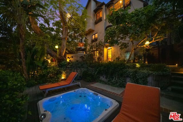 2368 Lake View Avenue, Los Angeles, CA 90039