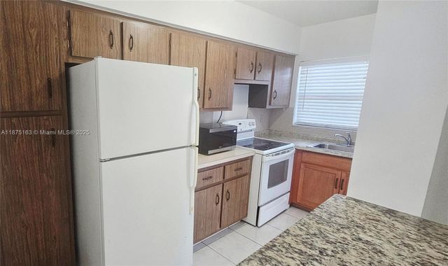 141 NE 10th Ave 22C, Hallandale Beach, FL 33009