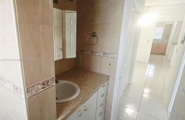 141 NE 10th Ave 22C, Hallandale Beach, FL 33009