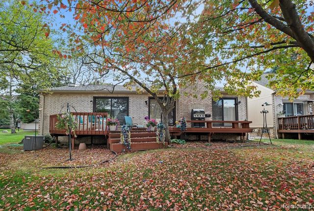 5129 Woodlands Lane, Bloomfield Hills, MI 48302