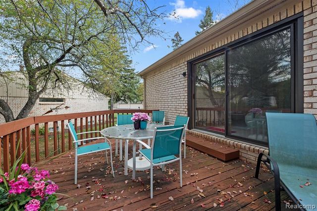 5129 Woodlands Lane, Bloomfield Hills, MI 48302