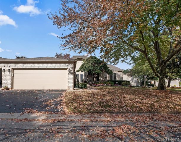 5129 Woodlands Lane, Bloomfield Hills, MI 48302
