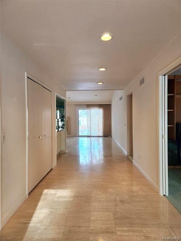 5129 Woodlands Lane, Bloomfield Hills, MI 48302