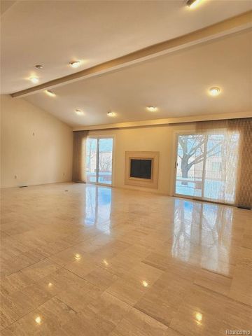 5129 Woodlands Lane, Bloomfield Hills, MI 48302