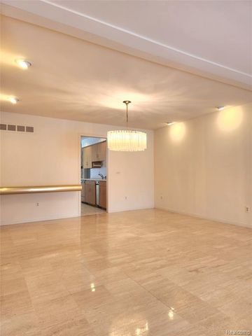 5129 Woodlands Lane, Bloomfield Hills, MI 48302