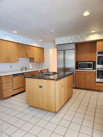 5129 Woodlands Lane, Bloomfield Hills, MI 48302