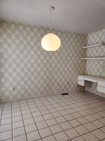 5129 Woodlands Lane, Bloomfield Hills, MI 48302