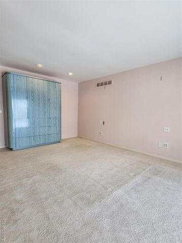 5129 Woodlands Lane, Bloomfield Hills, MI 48302