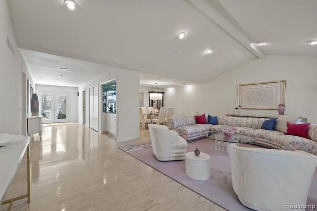 5129 Woodlands Lane, Bloomfield Hills, MI 48302