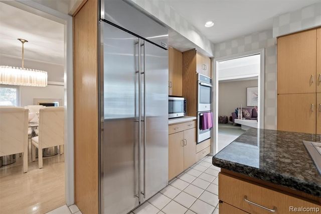 5129 Woodlands Lane, Bloomfield Hills, MI 48302