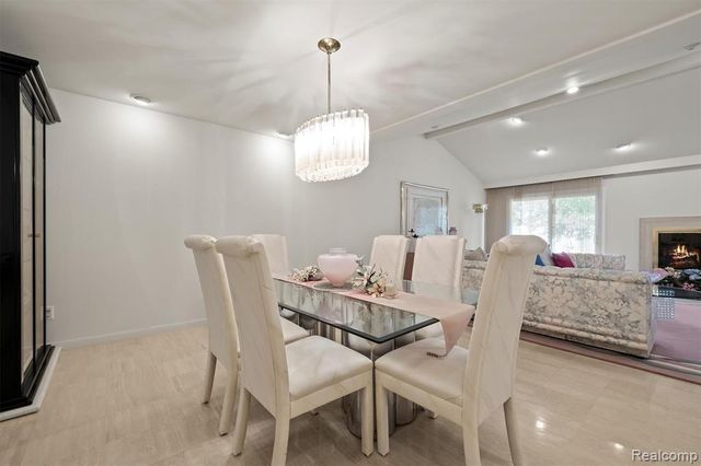 5129 Woodlands Lane, Bloomfield Hills, MI 48302