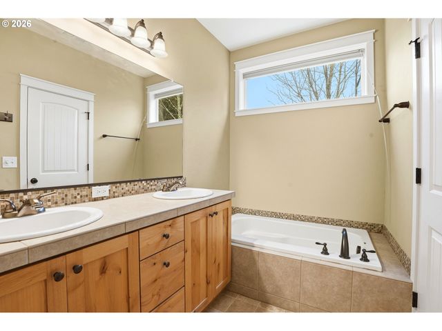 213 Sw BLUE HERON Ct, Mc Minnville, OR 97128