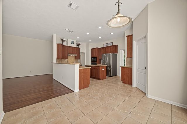 1608 Spring Glen Lane, Pearland, TX 77581