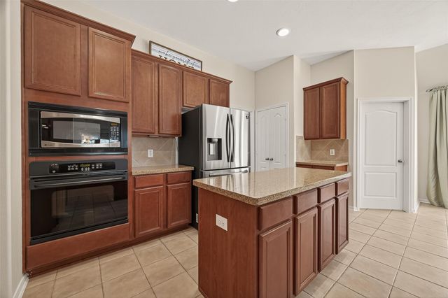 1608 Spring Glen Lane, Pearland, TX 77581