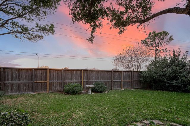 1608 Spring Glen Lane, Pearland, TX 77581