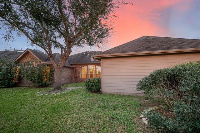 1608 Spring Glen Lane, Pearland, TX 77581