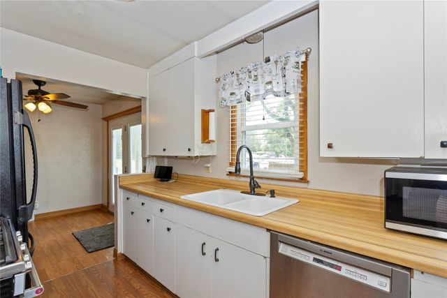 7610 SW 9th Place, Des Moines, IA 50315