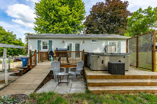 7610 SW 9th Place, Des Moines, IA 50315