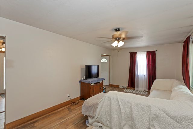 7610 SW 9th Place, Des Moines, IA 50315