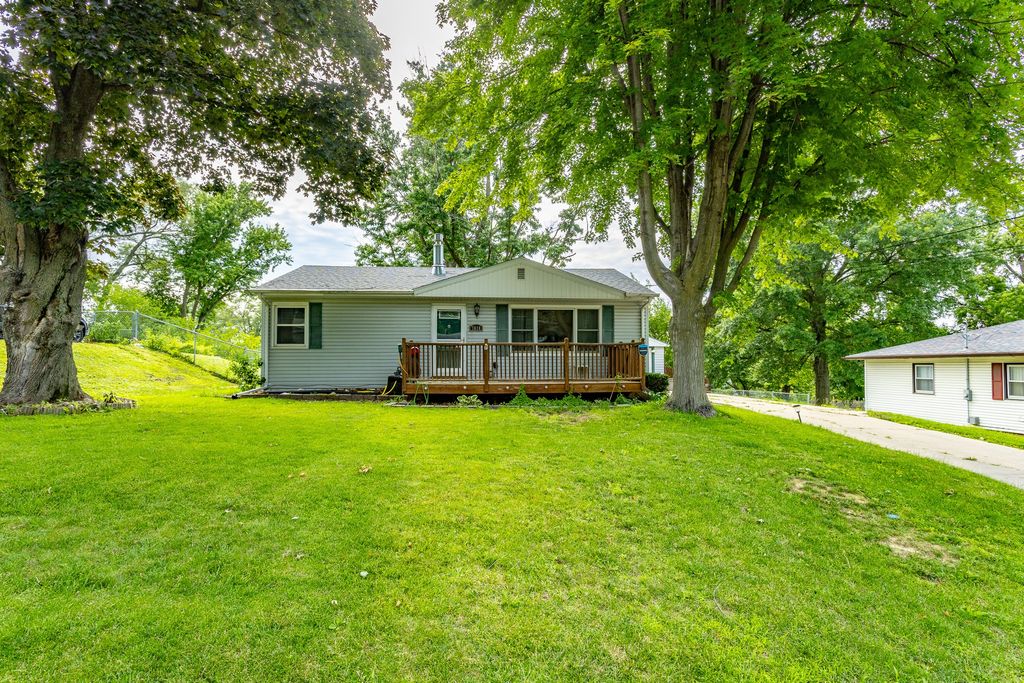 7610 SW 9th Place, Des Moines, IA 50315