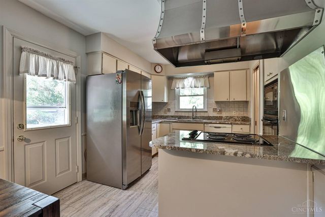 6829 Springcrest Circle, Madeira, OH 45243