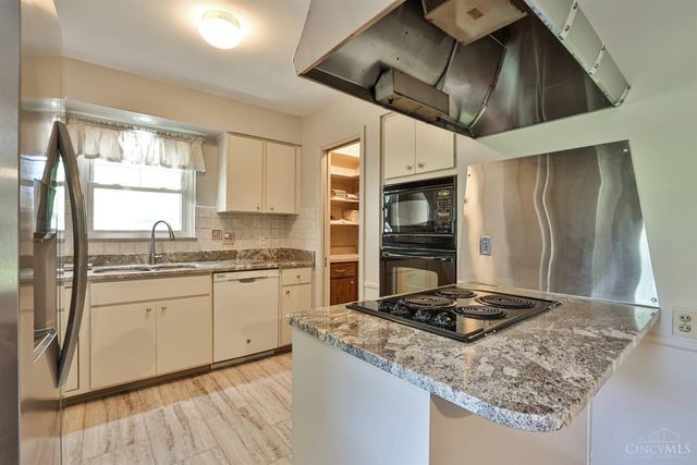 6829 Springcrest Circle, Madeira, OH 45243